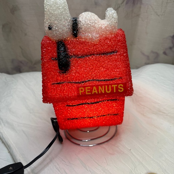 Vintage Peanuts EVA Popcorn Lamp Snoopy Red Doghouse Night Light Works - Picture 1 of 9